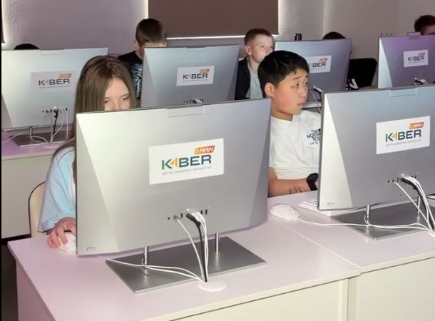Дети на занятии в КИБЕРмакс